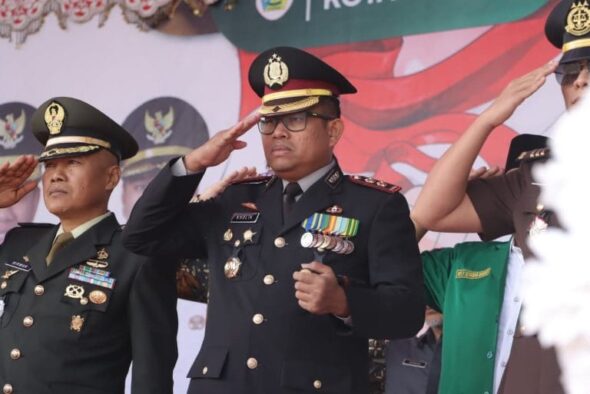 Kapolres Kotamobagu AKBP Abdul Kholik menghadiri upacara Sumpah Pemuda ke-98, memperkuat semangat persatuan dan nasionalisme.